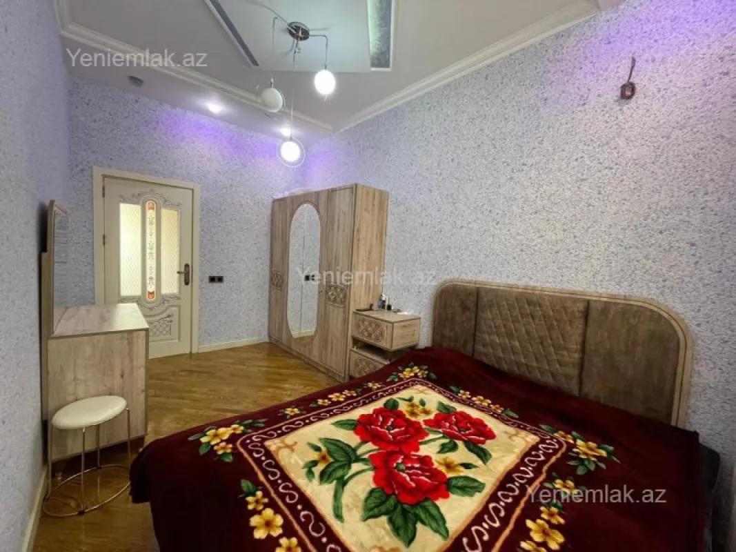 Satılır 6 otaqlı həyət evi 200 m²