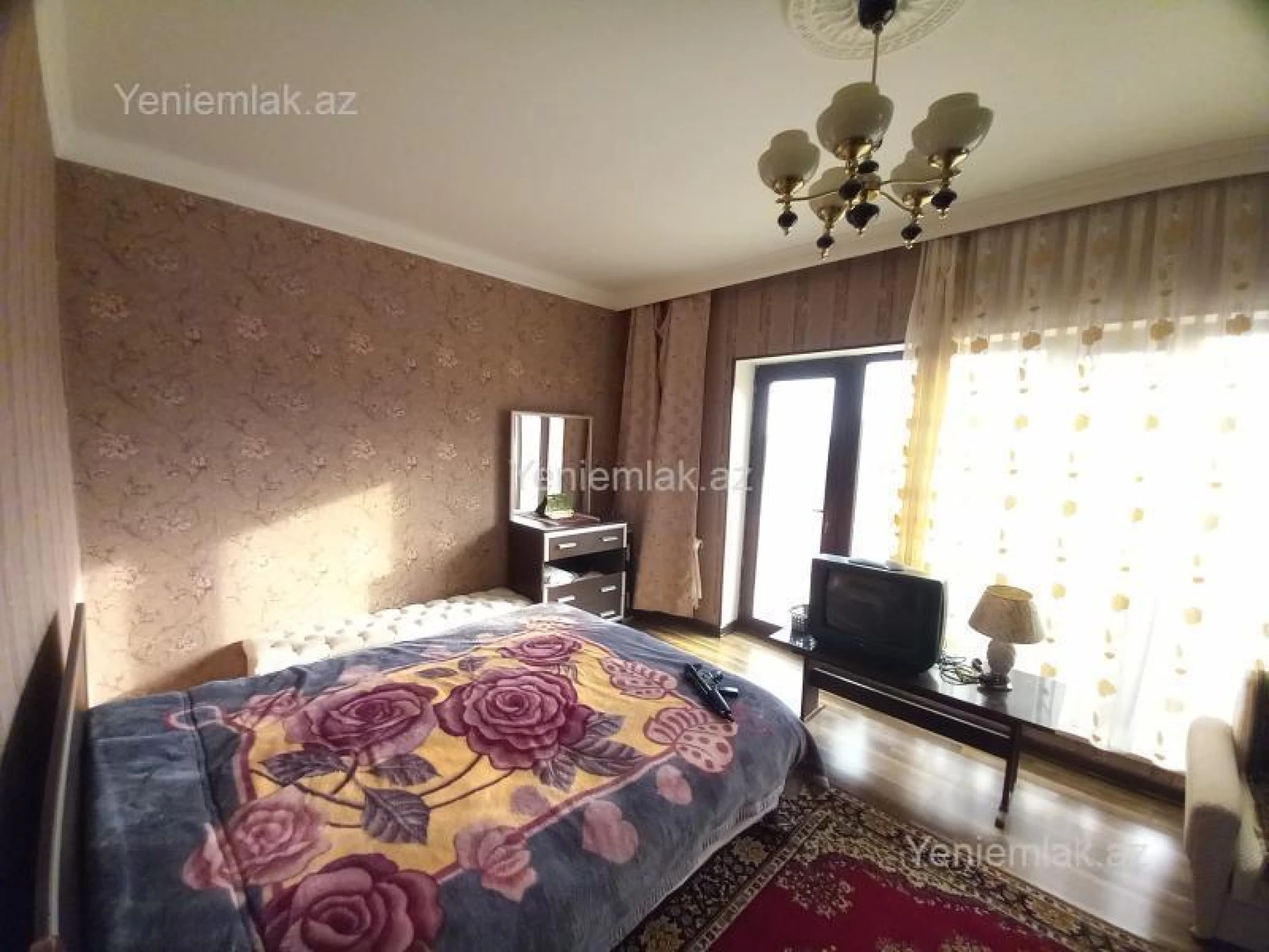Satılır 5 otaqlı həyət evi 230 m²
