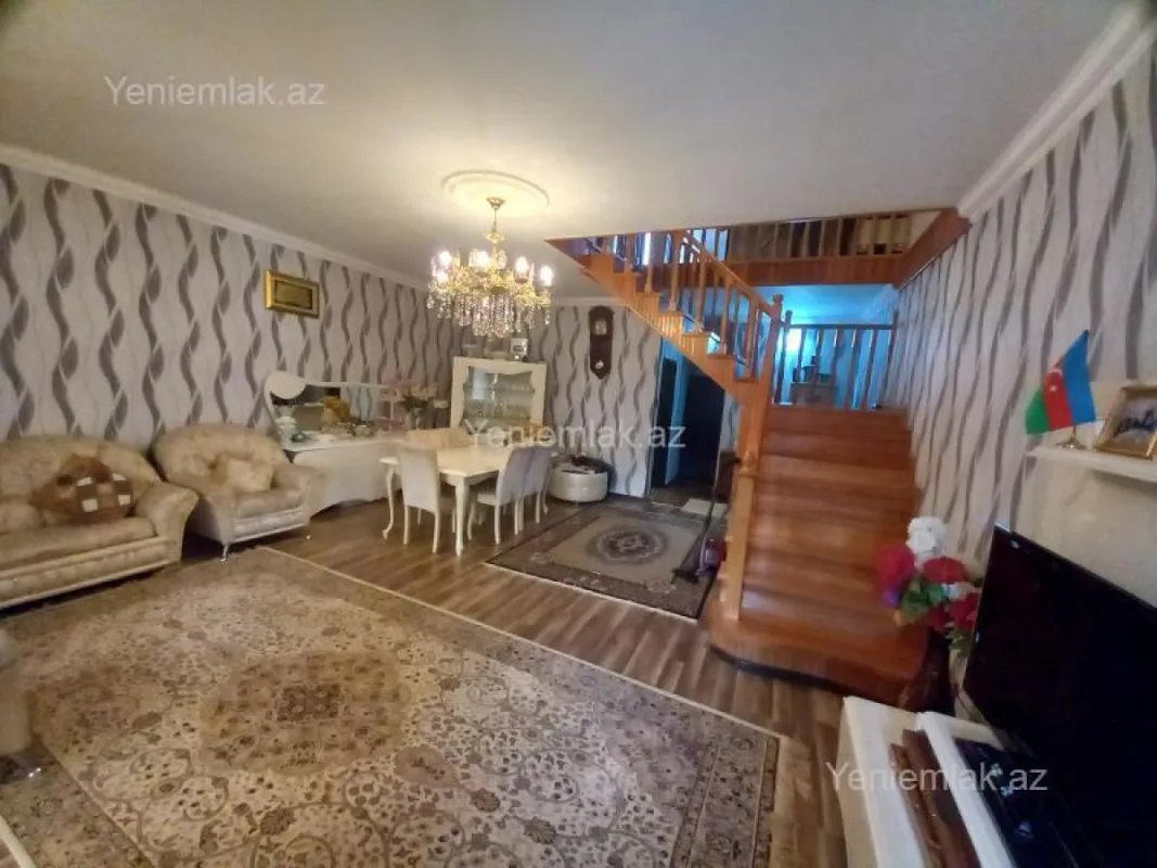 Satılır 5 otaqlı həyət evi 230 m²