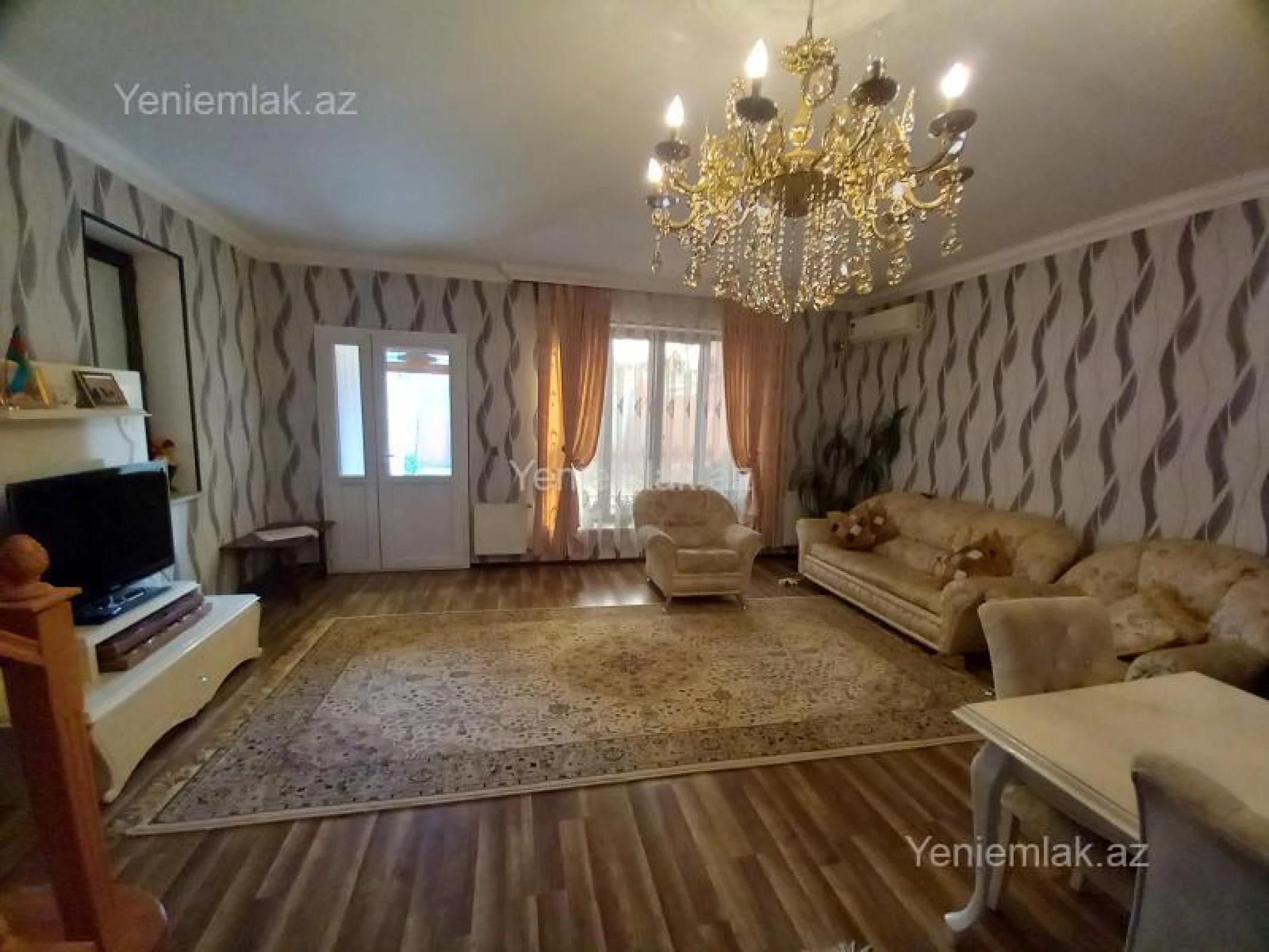 Satılır 5 otaqlı həyət evi 230 m²
