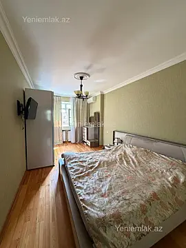 Satılır 4 otaqlı köhnə tikili 100 m²