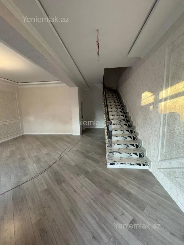 Satılır 5 otaqlı həyət evi 230 m²
