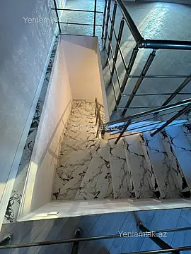 Satılır 5 otaqlı həyət evi 230 m²