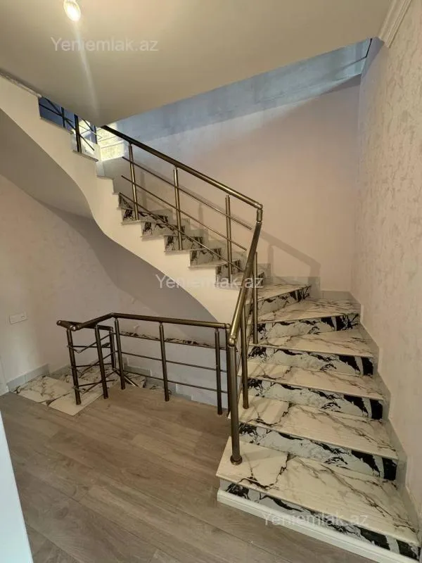 Satılır 5 otaqlı həyət evi 230 m²