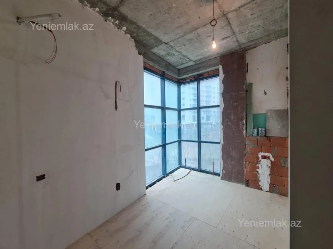 Satılır 4 otaqlı yeni tikili 200 m²