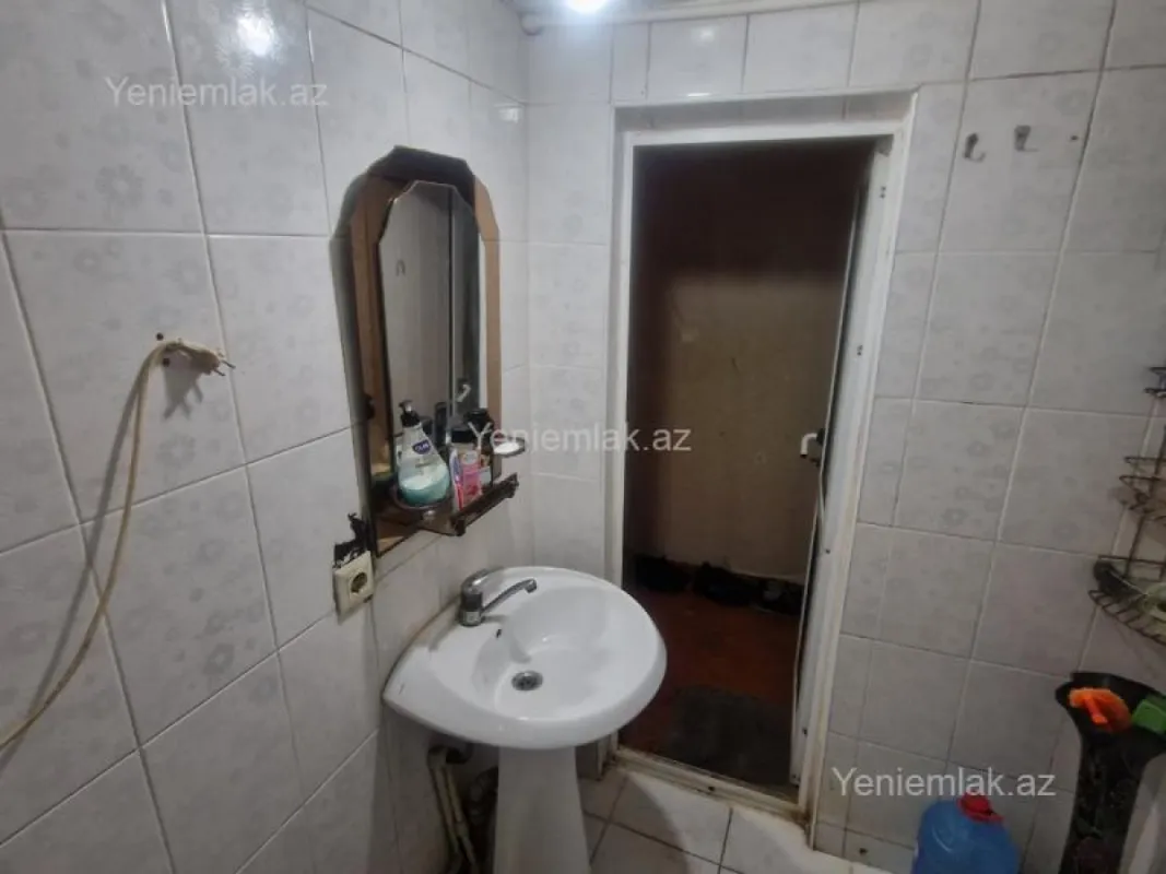 Satılır 2 otaqlı köhnə tikili 60 m²