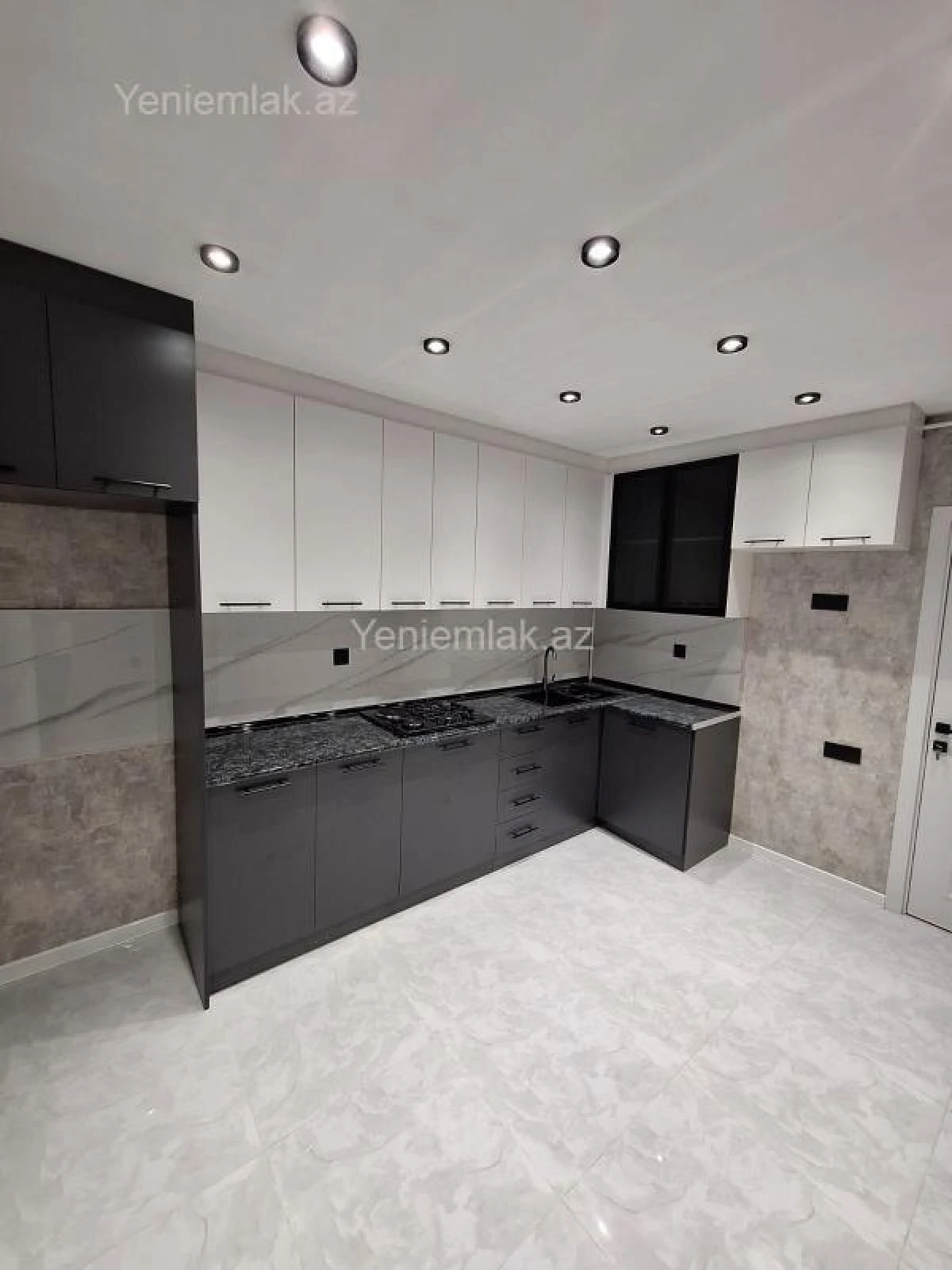 Satılır 2 otaqlı köhnə tikili 60 m²