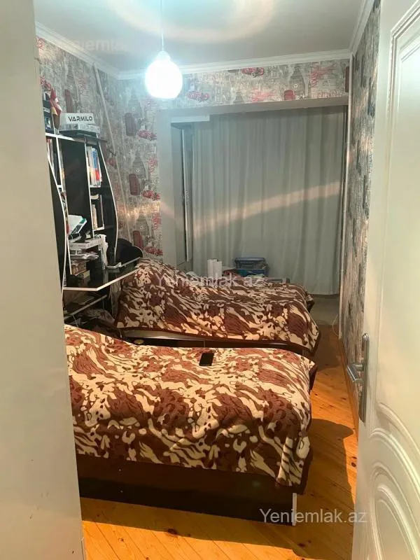 Satılır 3 otaqlı köhnə tikili 90 m²