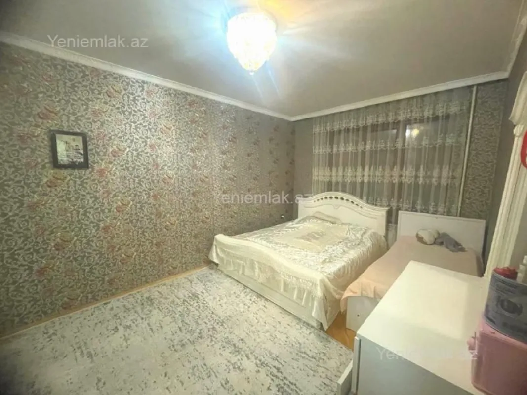 Satılır 3 otaqlı köhnə tikili 90 m²