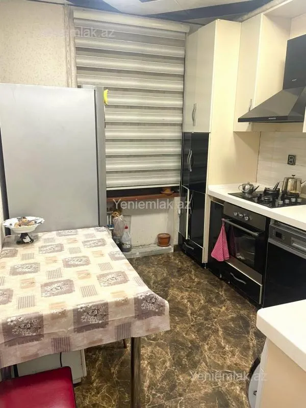Satılır 3 otaqlı köhnə tikili 90 m²