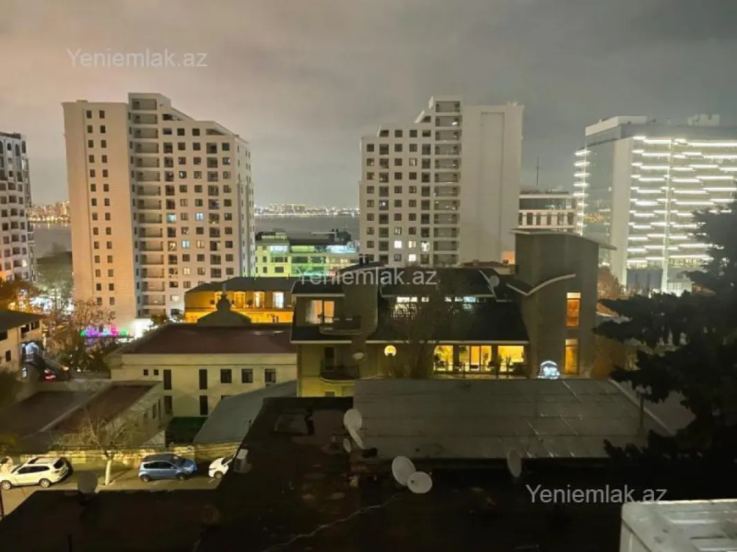 Satılır 3 otaqlı köhnə tikili 90 m²