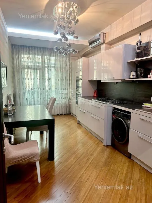 Satılır 3 otaqlı yeni tikili 170 m²