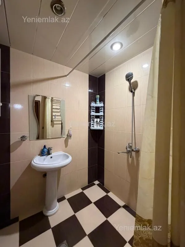 Satılır 4 otaqlı köhnə tikili 82 m²