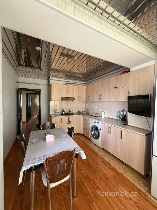 Satılır 4 otaqlı köhnə tikili 82 m²