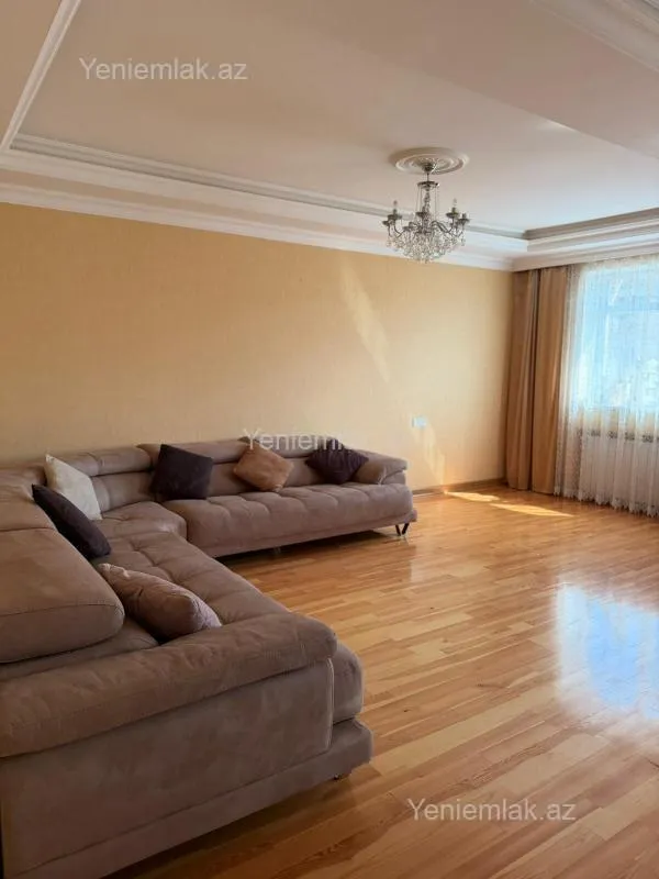 Satılır 4 otaqlı köhnə tikili 82 m²