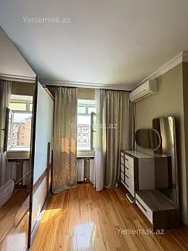 Satılır 4 otaqlı köhnə tikili 82 m²
