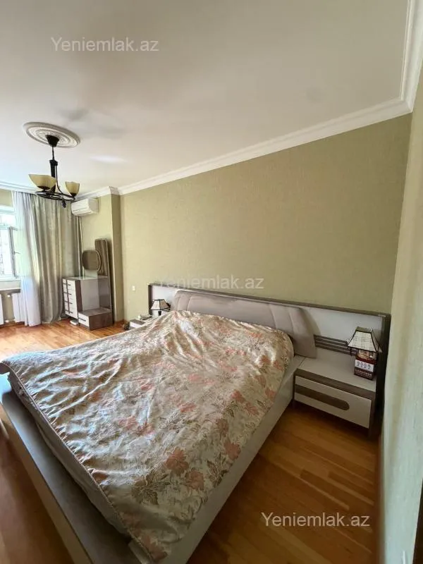 Satılır 4 otaqlı köhnə tikili 82 m²