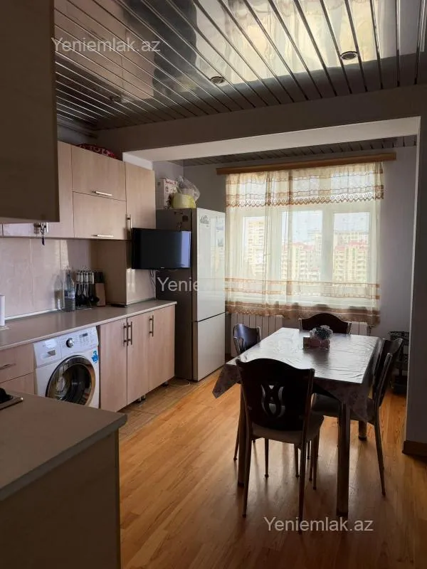 Satılır 4 otaqlı köhnə tikili 82 m²