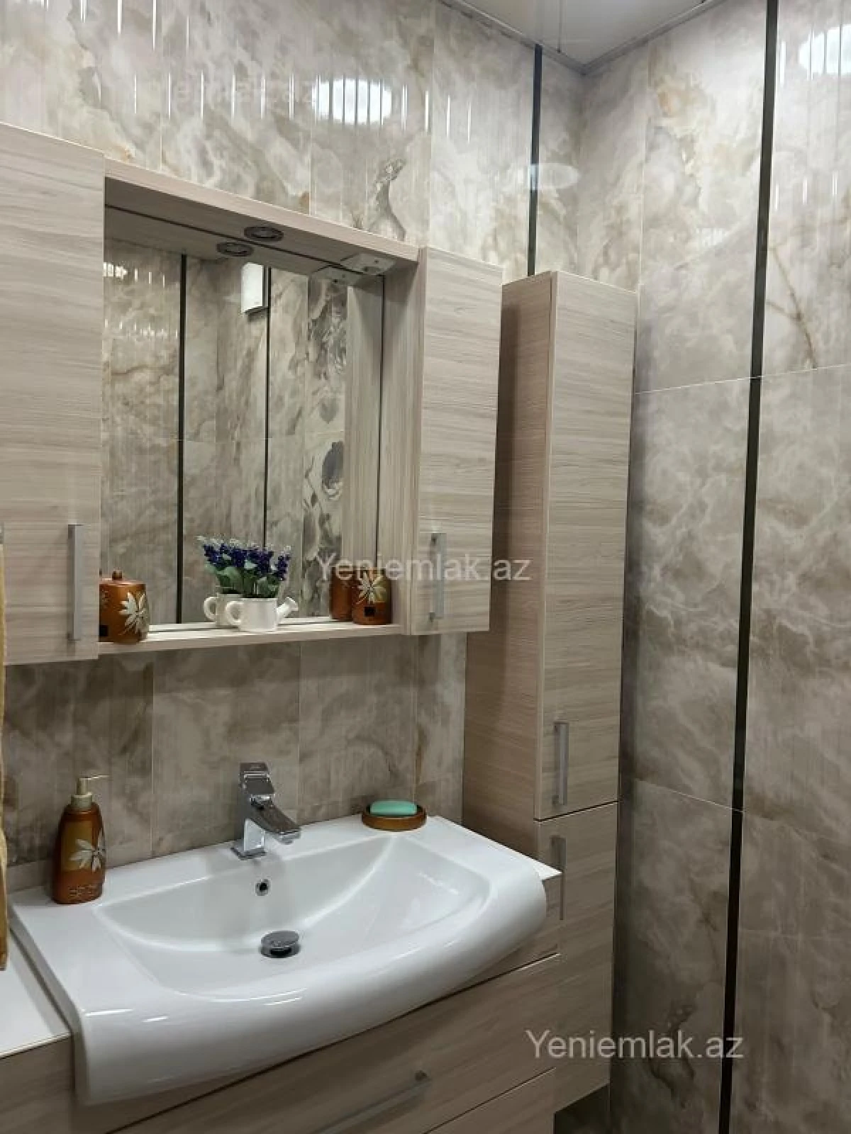 Satılır 3 otaqlı yeni tikili 135 m²