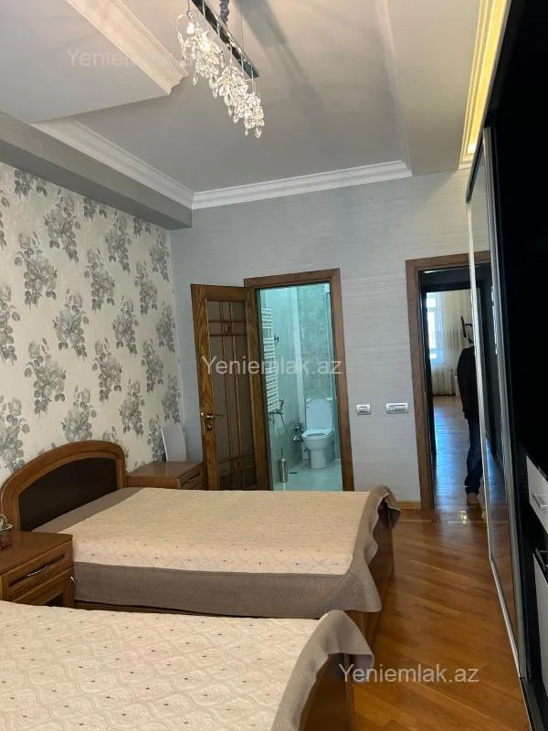 Satılır 3 otaqlı yeni tikili 135 m²