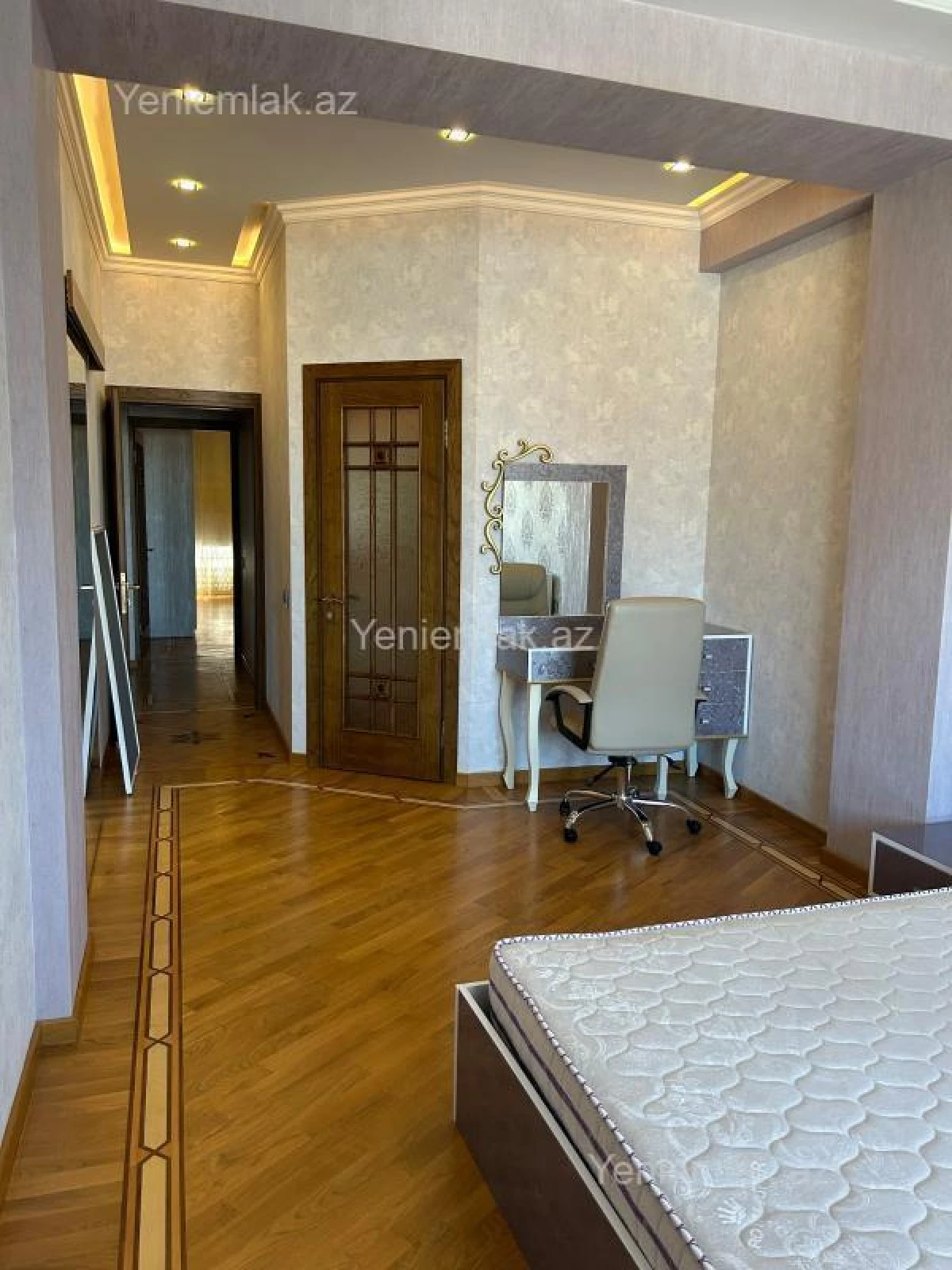 Satılır 3 otaqlı yeni tikili 135 m²