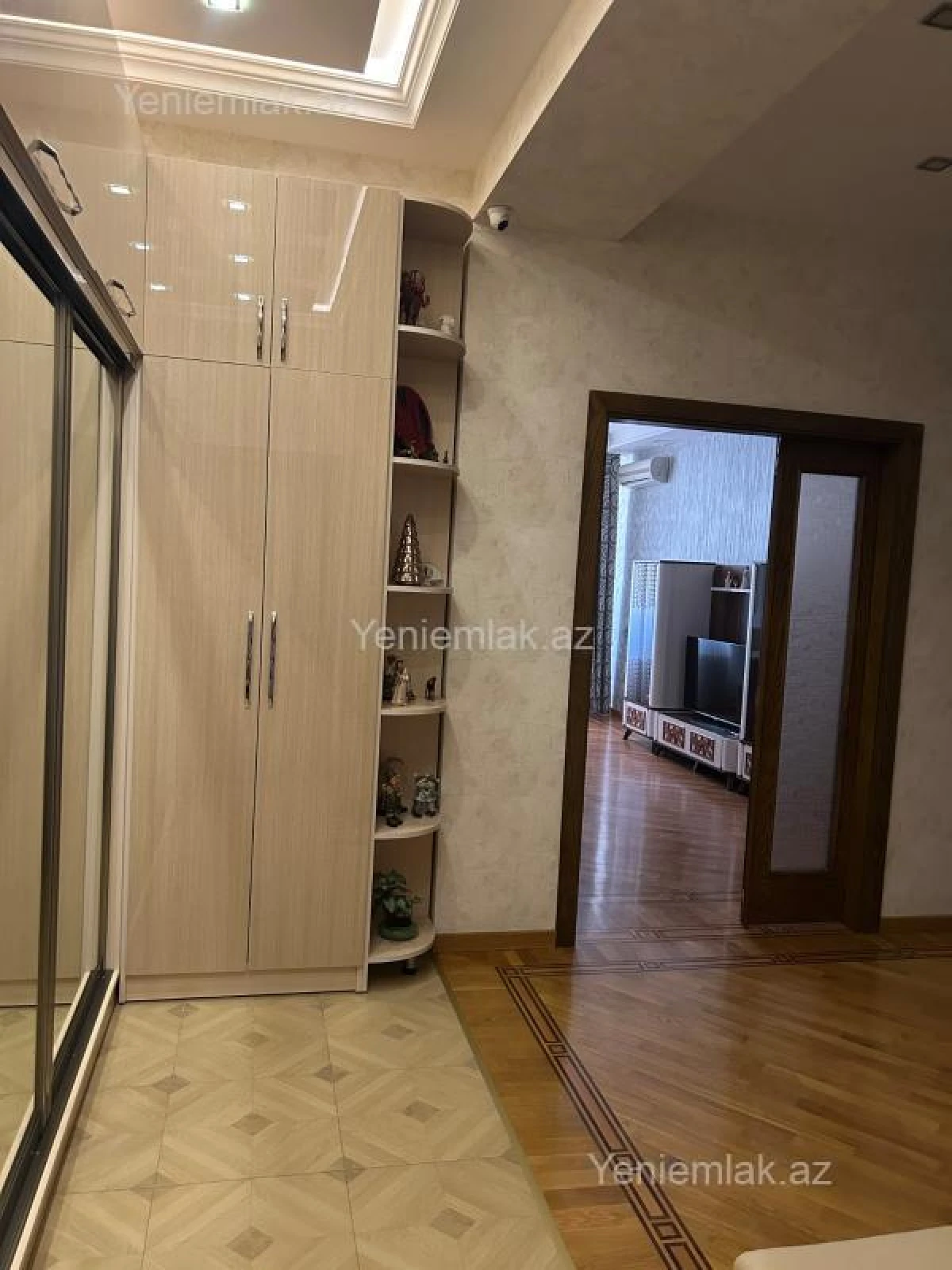 Satılır 3 otaqlı yeni tikili 135 m²