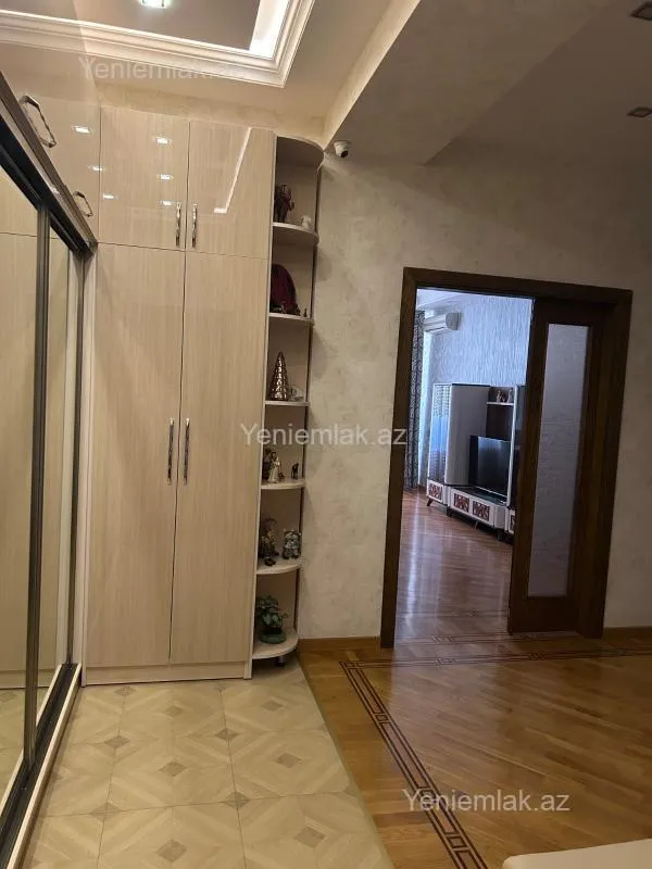 Satılır 3 otaqlı yeni tikili 135 m²