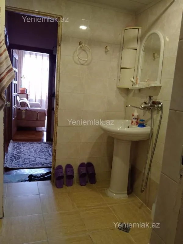 Satılır 3 otaqlı köhnə tikili 70 m²
