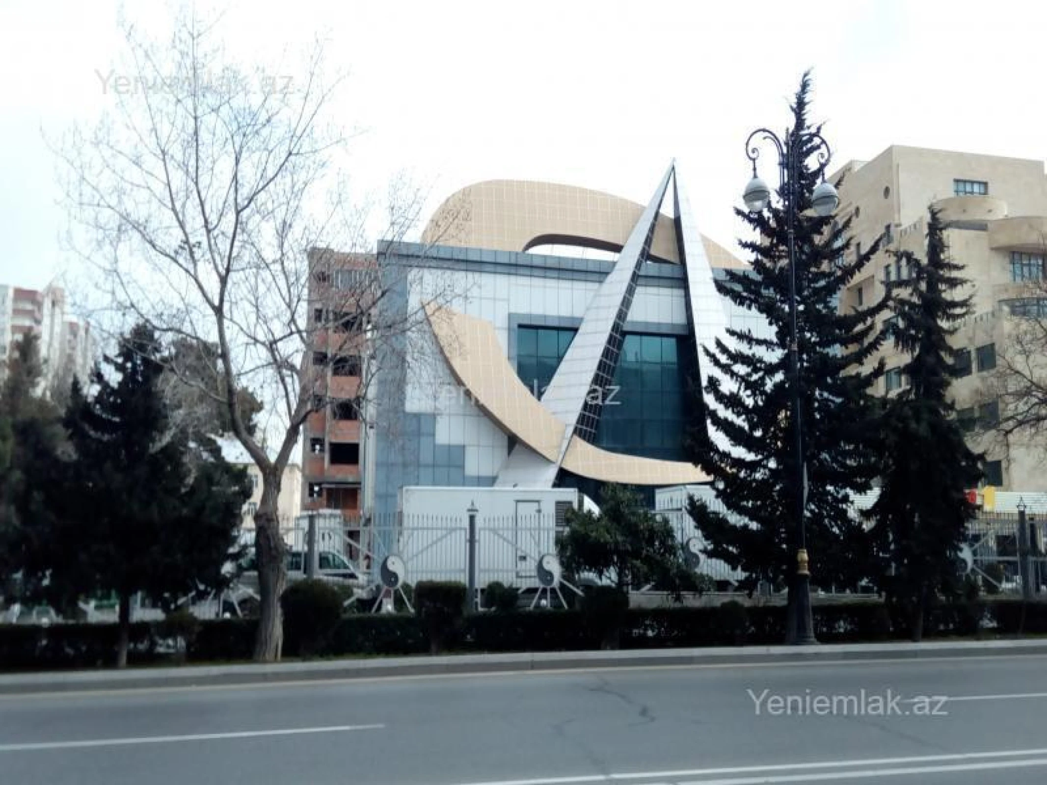 Satılır 3 otaqlı köhnə tikili 75 m²