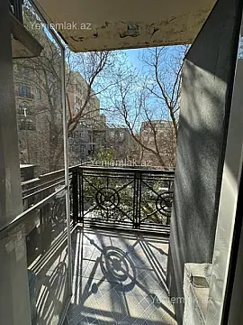 Satılır 3 otaqlı köhnə tikili 70 m²