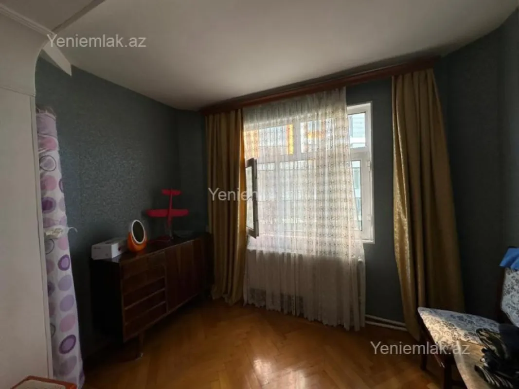 Satılır 3 otaqlı köhnə tikili 70 m²