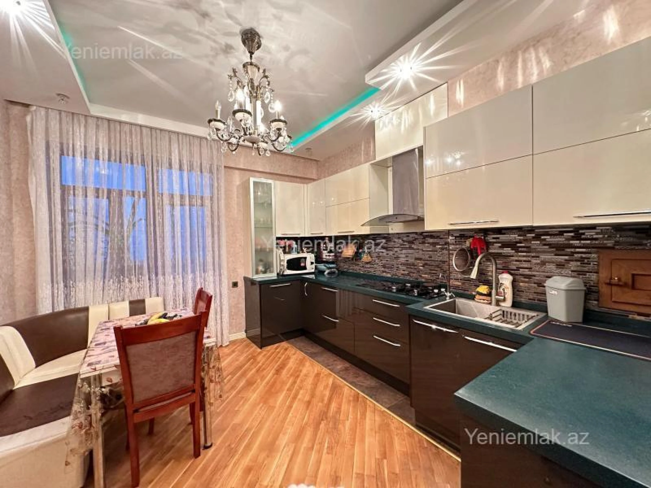 Satılır 3 otaqlı yeni tikili 140 m²