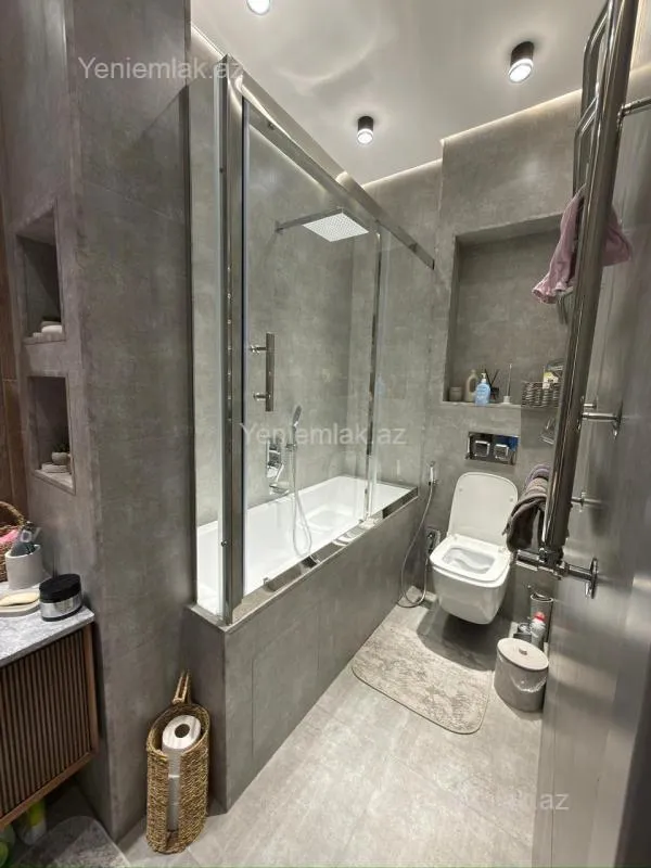 Satılır 3 otaqlı yeni tikili 128 m²