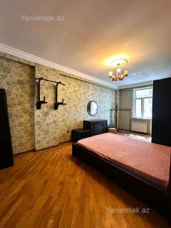 Satılır 3 otaqlı yeni tikili 125 m²