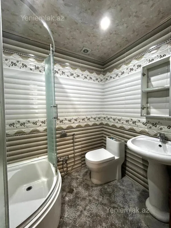 Satılır 3 otaqlı yeni tikili 125 m²