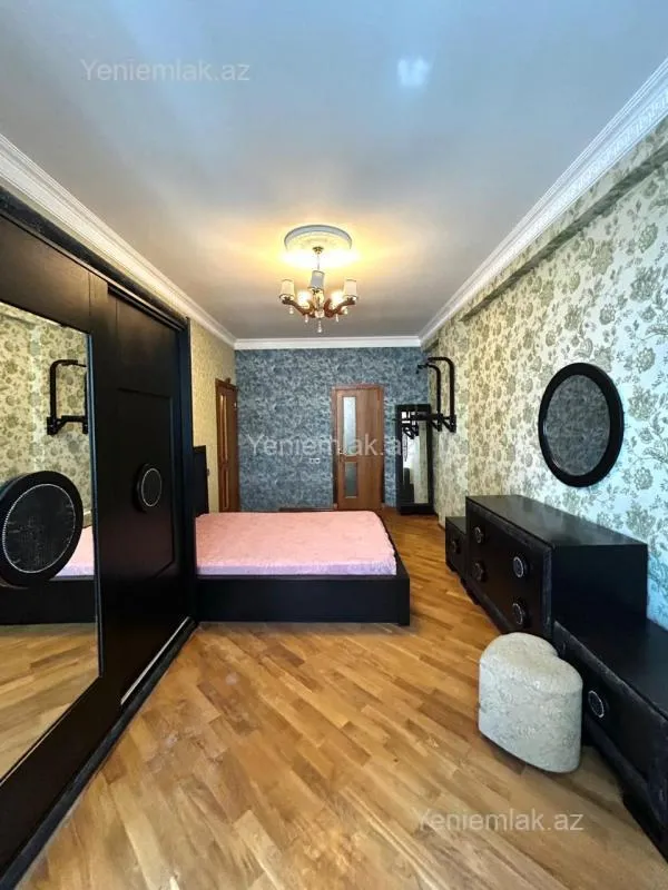 Satılır 3 otaqlı yeni tikili 125 m²