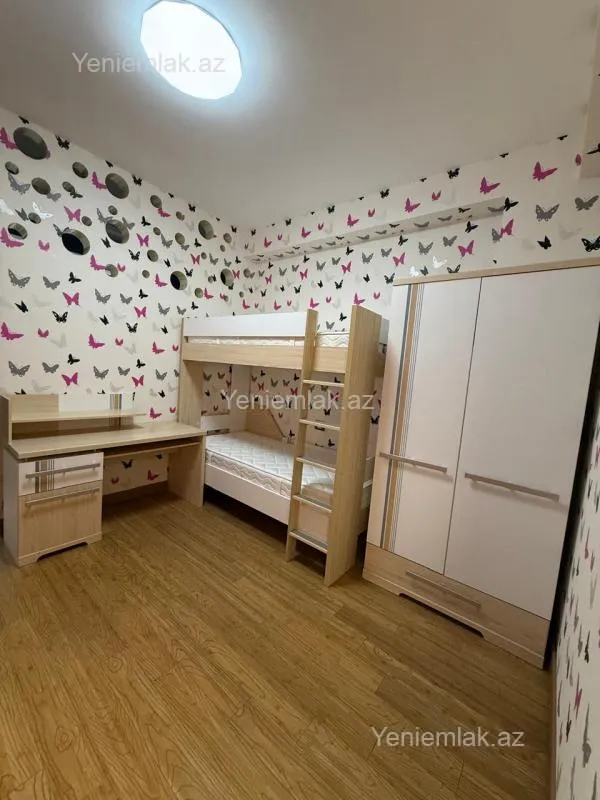 Satılır 4 otaqlı yeni tikili 180 m²