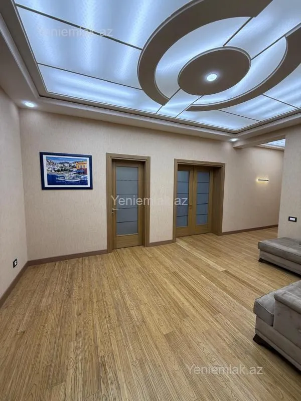 Satılır 4 otaqlı yeni tikili 180 m²