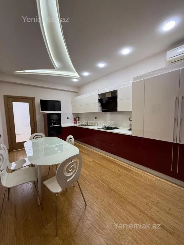 Satılır 4 otaqlı yeni tikili 180 m²