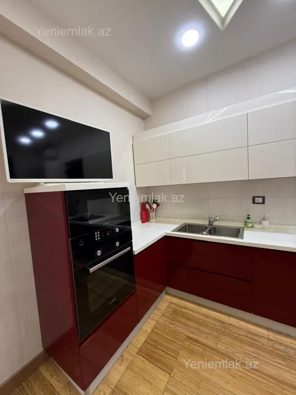 Satılır 4 otaqlı yeni tikili 180 m²