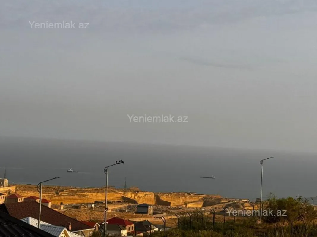 Satılır 9 otaqlı həyət evi 550 m²