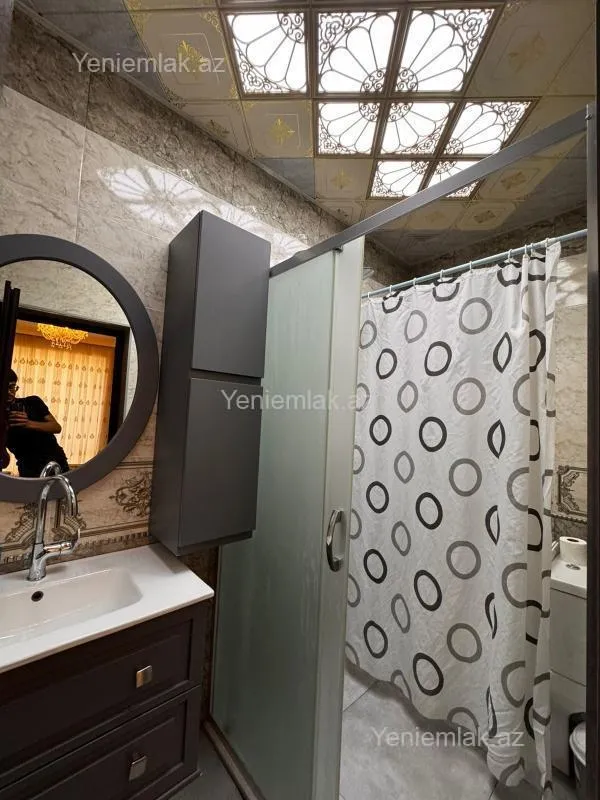 Satılır 9 otaqlı həyət evi 550 m²