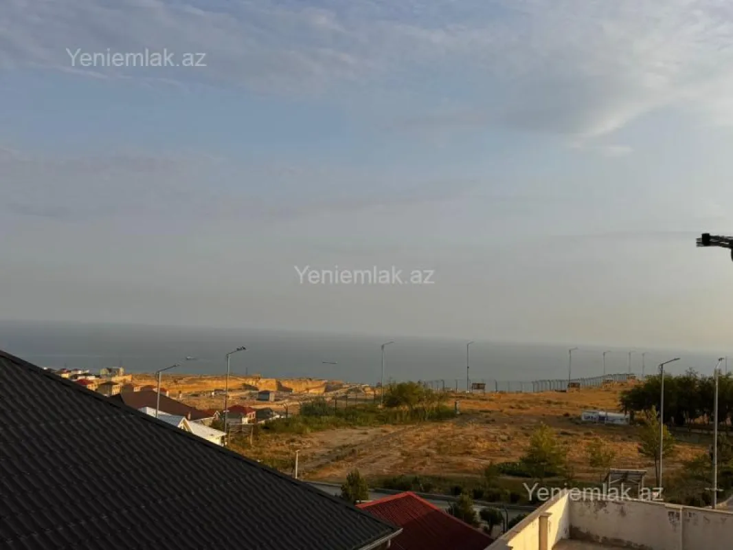 Satılır 9 otaqlı həyət evi 550 m²