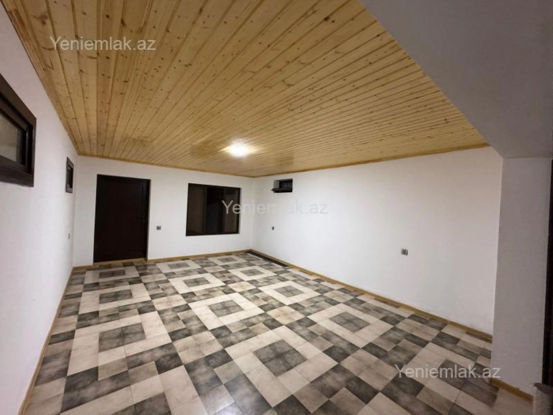 Satılır 9 otaqlı həyət evi 550 m²