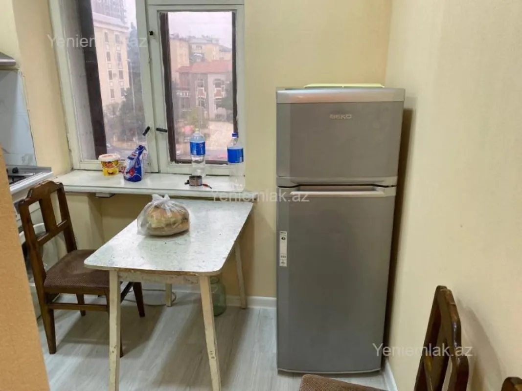 Satılır 2 otaqlı köhnə tikili 50 m²