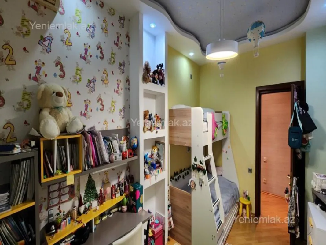 Satılır 3 otaqlı yeni tikili 150 m²