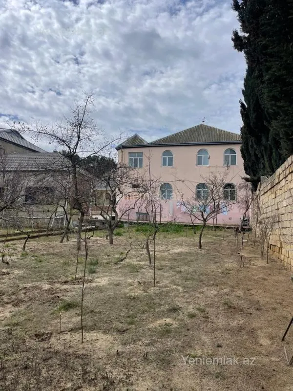 Satılır 9 otaqlı həyət evi 250 m²
