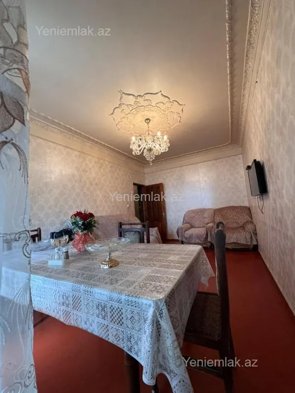 Satılır 3 otaqlı köhnə tikili 90 m²