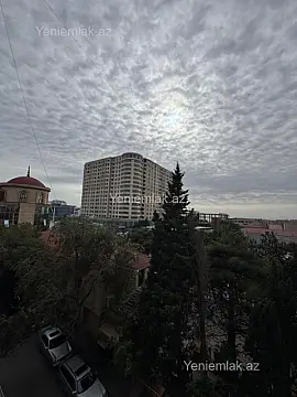 Satılır 3 otaqlı köhnə tikili 90 m²