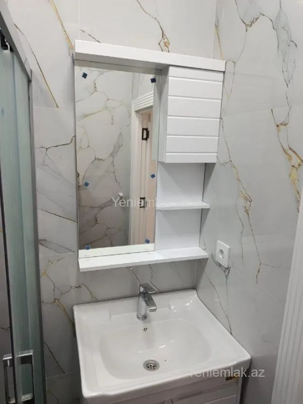 Satılır 2 otaqlı köhnə tikili 56 m²